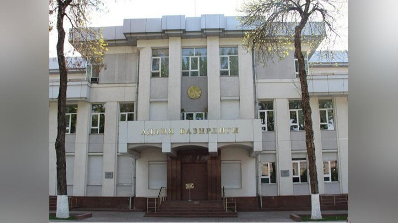 'Адлия вазирлигида икки лавозимга янги раҳбар тайинланди (фото)'ning rasmi