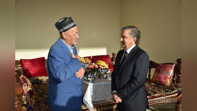 'Шавкат Мирзиёев иштихонлик деҳқон Тошқувват Ражабов хонадонида бўлди'ning rasmi