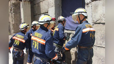 'FVVning bir qator xodimlari "A`lo xizmatlari uchun" ko`krak nishoni bilan taqdirlandilar'ning rasmi