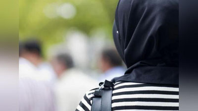 'Andijonda o`quvchi maktabga ro`molda kelgani uchun direktor uni "qamataman" deb qo`rqitganini aytmoqda. Vazir holatga munosabat bildirdi (video)'ning rasmi