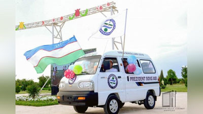 'Buxoroda «Umid nihollari» g`olib jamoasiga “Damas” avtomashinasi topshirildi'ning rasmi