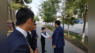 'Yoshlar etakchisi Farg`onada: Kredit, voleybol maydoni va maxalliy tadbirkorga buyurtmalar'ning rasmi