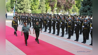 Изрображение 'КАК ВСТРЕЧАЛИ МИНИСТРА ОБОРОНЫ РОССИИ В УЗБЕКИСТАНЕ: ФОТО, ВИДЕО'