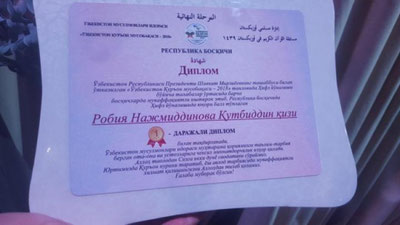 'Ўзбекистонлик қория ўз ҳифзи орқали онасига тож кийдирди'ning rasmi