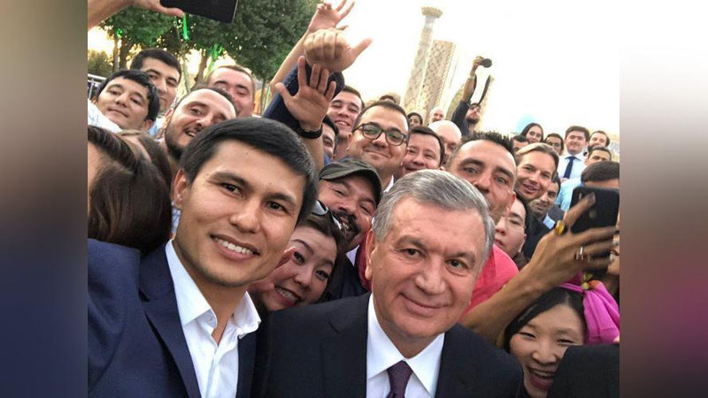 Изрображение 'Селфи с Президентом: встреча с блогерами в Самарканде (фото, видео)'