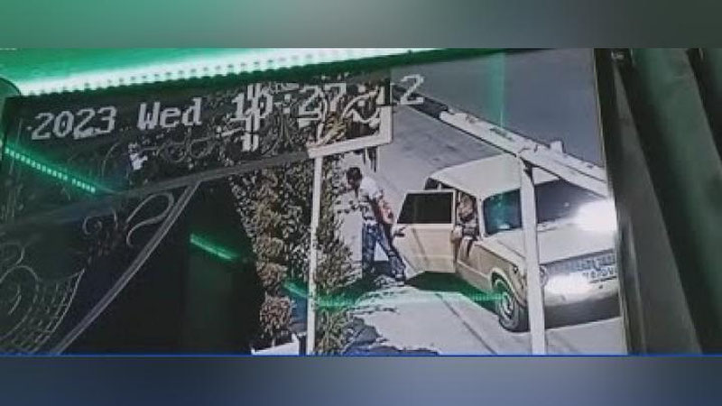 'Samarqandda ikki qizchani bola o`g`risiman deb, qo`rqitgan haydovchi 10 sutkaga qamaldi(video)'ning rasmi