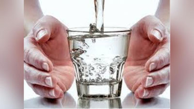 'Тиш юваётганда сувни ўчириб турсангиз, 10 литр сувни тежаган бўласиз 'ning rasmi