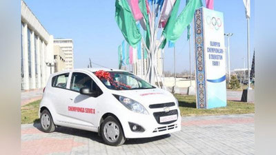 'Buxorolik sportchilar  «Spark» avtomobillari bilan taqdirlandi'ning rasmi