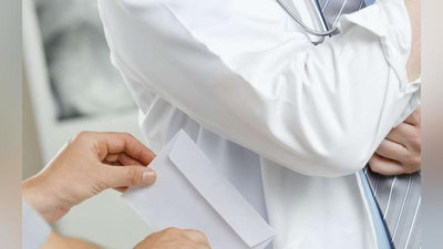 Изрображение 'ЧЕРНОЕ ПЯТНО НА БЕЛОМ ХАЛАТЕ: КАК ВРАЧ РАЙОННОЙ БОЛЬНИЦЫ ТРЕБОВАЛ "БЛАГОДАРНОСТИ"'