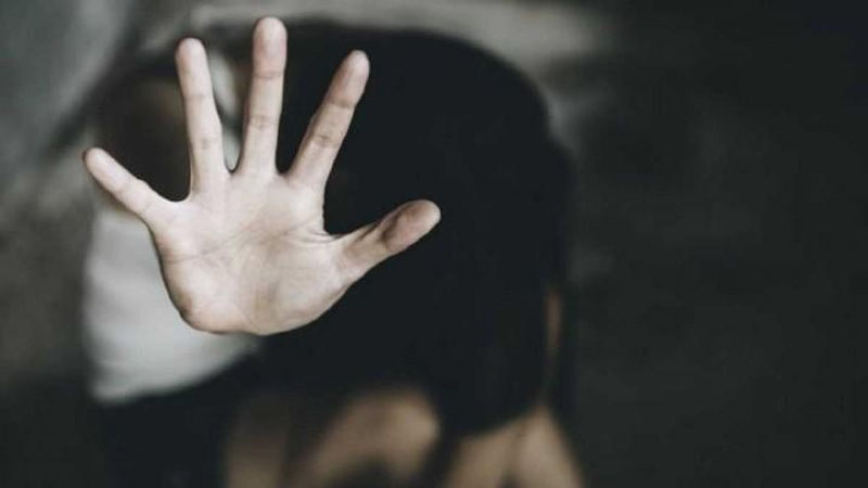 'Самарқандда 35 ёшли ўқитувчи 16 ёшли ўқувчисига жинсий ҳаракат қилгани айтилмоқда'ning rasmi