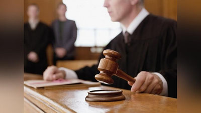 'Oqoltinlik xodimga nisbatan qilingan tuxmat sud zalida ko`rib chiqildi'ning rasmi