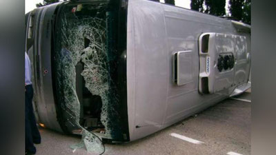 'Yaponiyada turistlar avtobusi 10 metr balandlikdan qulab tushdi(Video) 'ning rasmi