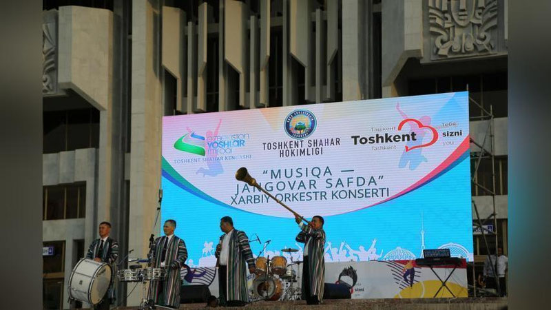 'Xalqlar do`stligi san`at saroyi maydonida harbiy orkestrlar festivali'ning rasmi