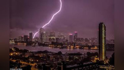 'Londonda kuchli momoqaldiroq va chaqmoq chaqish hodisasi kuzatildi'ning rasmi