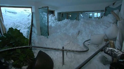 'Evropada kuzatilayotgan kuchli qor bo`roni ketma-ket talofatlar keltirmoqda 'ning rasmi