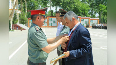 'Markaziy harbiy okrugi qo`mondoni harbiylar va sportchi nuroniylarni rag`batlantirdi'ning rasmi