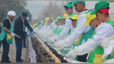 'Qozog`istonda jahondagi eng katta kabob tayyorlandi (video)'ning rasmi