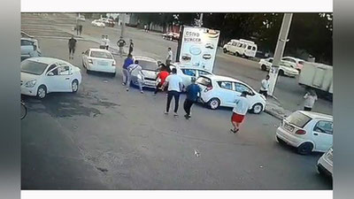 'Qo`yliqdagi ommaviy mushtlashuvning ikki nafar ishtirokchisi qamoqqa olindi (Video)'ning rasmi