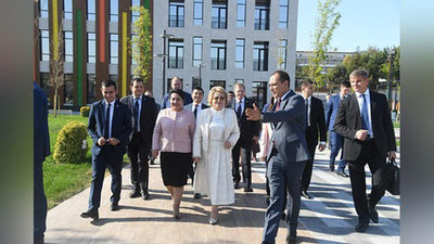 'Rossiyalik martabali mehmon Prezident maktabida bo`ldi'ning rasmi