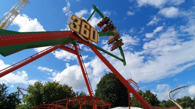 'Фарғонада ўқитувчи назоратида паркга борган қизчанинг бошига аттракцион тегиб, жароҳатланди (видео)'ning rasmi