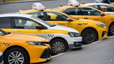 'Rossiyadagi ayrim migrantlar taksi haydash huquqidan mahrum qilinmoqda'ning rasmi