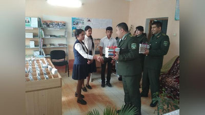 'Jizzaxda maktab o`quvchilariga kitoblar ulashildi'ning rasmi