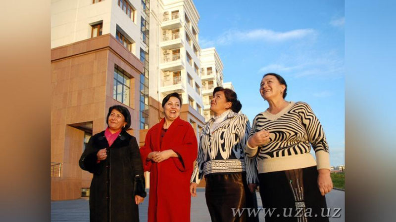 'Prezident Xotin-qizlar qo`mitasi faoliyatiga oid farmonni imzoladi'ning rasmi