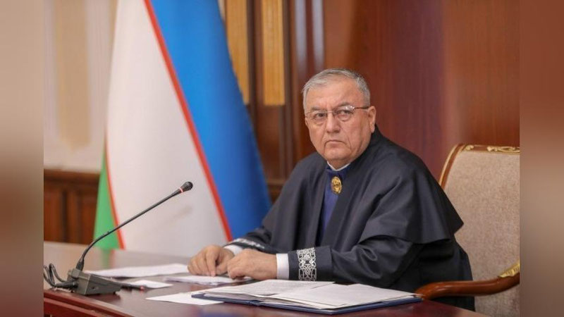 'Бугун Олий суд раисининг ваколат муддати тугайди. Сенат Комиловни навбатдаги муддатга қайта сайлайдими?'ning rasmi