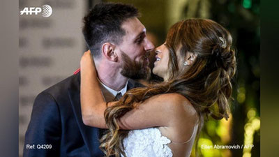 Изрображение 'ЛИОНЕЛЬ МЕССИ ЖЕНИЛСЯ НА ПОДРУГЕ ДЕТСТВА (ФОТО)'