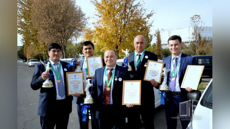 'Yilning eng yaxshi ishbilarmonlariga Prezident sovg`asi topshirildi'ning rasmi