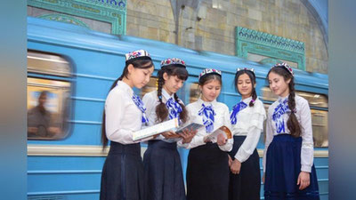 'Metro bekatida "Navoiy gulshani" aksiyasi o`tkazildi'ning rasmi