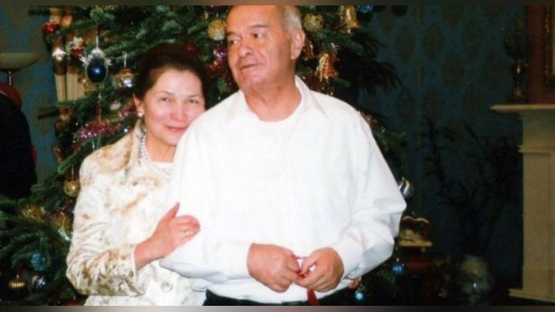'Биринчи президентнинг  Янги йил арафасида оиласи билан тушган сурати'ning rasmi