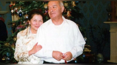 'Birinchi prezidentning  Yangi yil arafasida oilasi bilan tushgan surati'ning rasmi