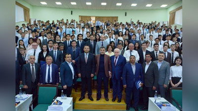'Energetika vaziri Alisher Sultonov talabalar bilan uchrashdi'ning rasmi