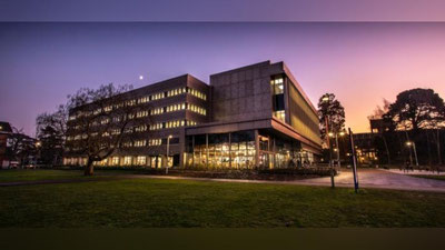 '"Bu yil eng baxtli ustoz, eng baxtli magistr bo`ldim".  Angliyaning University of Reading magistranti va bitiruvchisi bo`lgan farg`onalik o`qituvchi ichki kechinmalari haqida gapirdi'ning rasmi