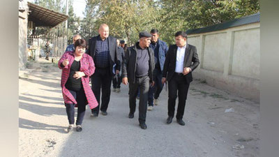 'Yangi rahbar Qarshida 1-mittituman misolida muammolarni o`rgandi'ning rasmi