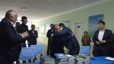 'Turizmni rivojlantirish qo`mitasi raisi erishgan yutuqlari uchun geografiya ustozining sinf xonasini ta`mirlab berdi'ning rasmi