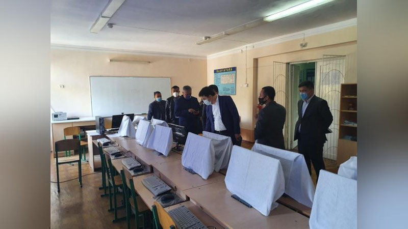 'XTV ishchi guruhi Ohangarondagi maktablar holatini o`rgandi'ning rasmi