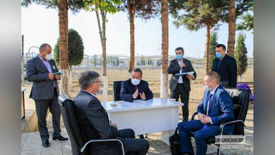 'Andijon viloyati hokimi 4500 nafar fuqarosiga Rossiyadan ish topib berdi'ning rasmi