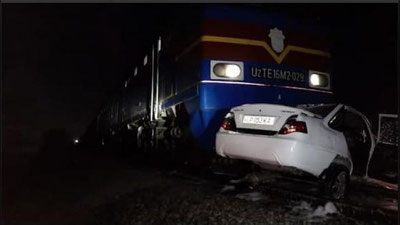 'Buxoroda poezd «Nexia»ni bosib ketdi. Mashinada bo`lgan Buxoro neftni qayta ishlash zavodining ikki ishchisi voqea joyida vafot etishdi (video)'ning rasmi