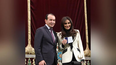 'O`zbekistonning qator sana`tkor va xonandalari Ozodbek Nazarbekov tomonidan taqdirlandi (foto)'ning rasmi