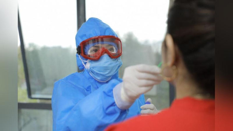 'Dunyoda koronavirusni yuqtirganlar soni 120 million nafardan oshdi'ning rasmi