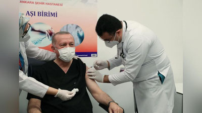 'Erdo`g`an koronavirus infeksiyasiga qarshi emlandi'ning rasmi