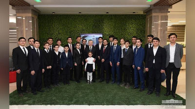 Изрображение 'Президент Узбекистана пообщался с молодыми программистами IT-парка в Бухаре (фото)'