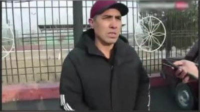 'Hakamni tepgan ”Neftchi" futbolchisining ota-onasi yig`lab xalqqa va prezidentga murojaat qilmoqda'ning rasmi