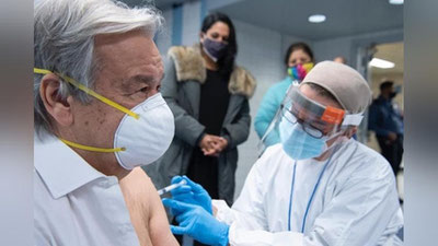 'BMT Bosh kotibi koronavirusga qarshi vaksina bilan emlandi'ning rasmi