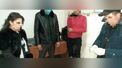 'Sirdaryoda 2 oylik farzandini 3 ming AQSh dollarga pullayotgan ona qo`lga olindi'ning rasmi