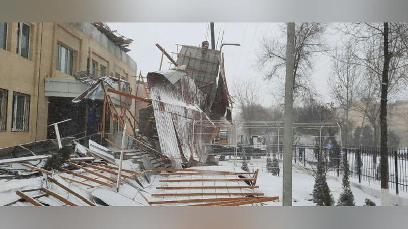 'Xorazmda sud binosining tomi shamoldan qulab tushdi'ning rasmi