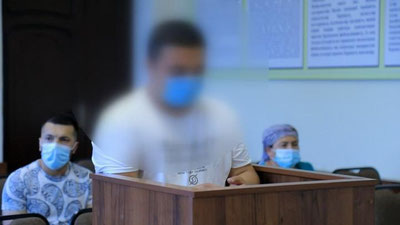 'Farg`onada “Temurbeklar maktabiga” o`qishga kiritib qo`ymoqchi bo`lgan firibgarga sud hukmi o`qildi'ning rasmi