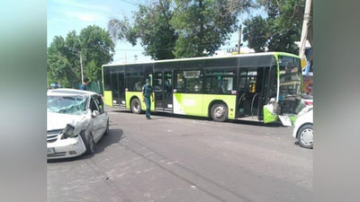 'Toshkentda Lasetti bilan avtobus to`qnashdi'ning rasmi